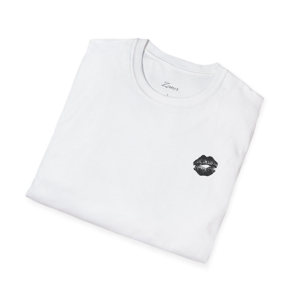 T-Shirt — ‘Ti dhe unë kundër gjithë botës’ Back Print with Lip Kiss Graphic